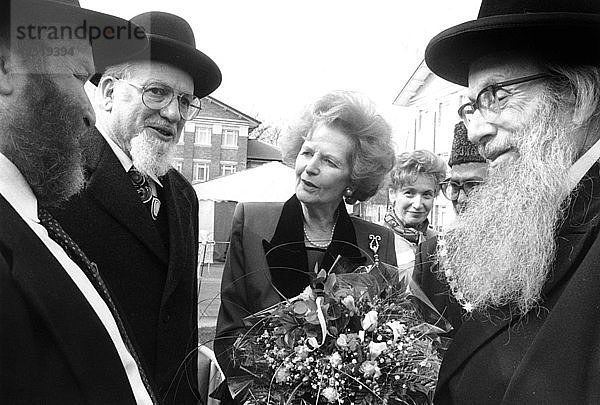 Margaret Thatcher mit jüdischen Ältesten  Stoke Newington  London  1995. Künstler: John Nathan