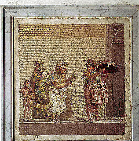 Römisches Mosaik mit Musikern und maskierten Schauspielern in einem Theaterstück  Pompeji  Italien. Künstler: Dioscurides