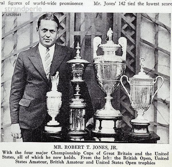 Bobby Jones (1902-72)  amerikanischer Golfspieler  mit Grand-Slam-Trophäen  1930. Künstler: Unbekannt