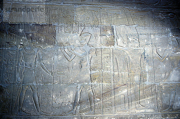 Relief von Alexander dem Großen vor Amun-Ra  Tempel des Amun Mut & Khons  Luxor  Ägypten. Künstler: Unbekannt