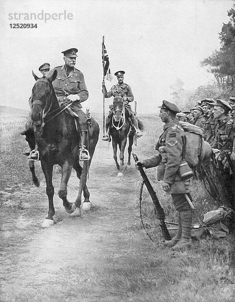 Feldmarschall Douglas Haig bei der Überprüfung der kanadischen Truppen  Drocourt-Queant  31. August 1918  (1926). Künstler: Unbekannt