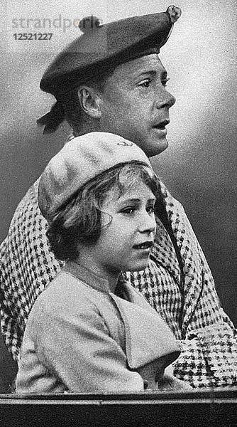 Prinzessin Elizabeth mit ihrem Onkel David  um 1936. Künstler: Unbekannt