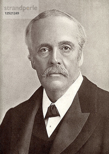 Arthur James Balfour  1. Earl of Balfour  britischer Staatsmann und Premierminister  1912  Künstler: J Russell & Sons