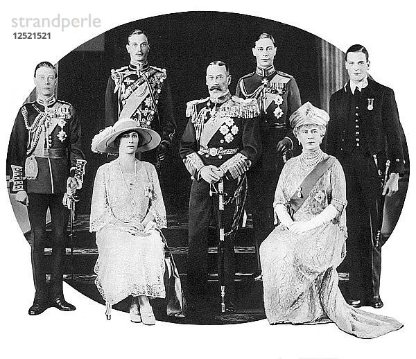 König Georg V. und seine Familie  um 1930. Künstler: Unbekannt