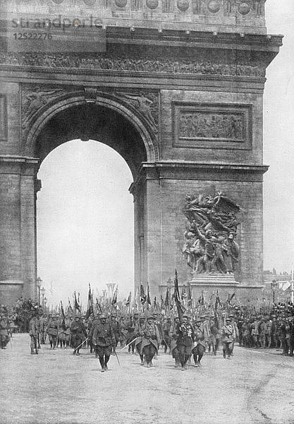 Große Siegesparade  Arc de Triomphe  Paris  Frankreich  14. Juli 1919. Künstler: Unbekannt