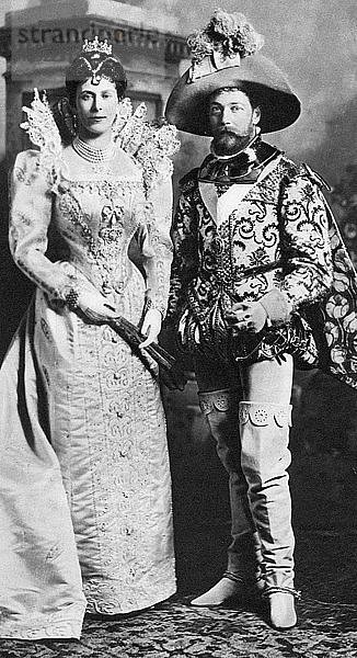 Prinz George und Maria von Teck in Kostümen  Devonshire House Ball  1897. Künstler: Unbekannt