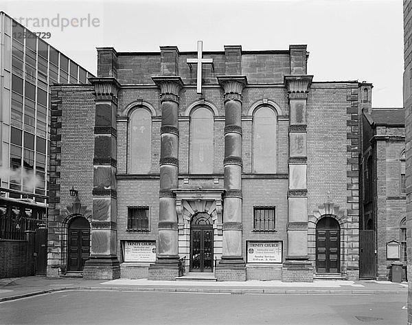 Außenansicht der Trinity Church  George Street  Burton-upon-Trent  Staffordshire  2000. Künstler: M. Hesketh-Roberts