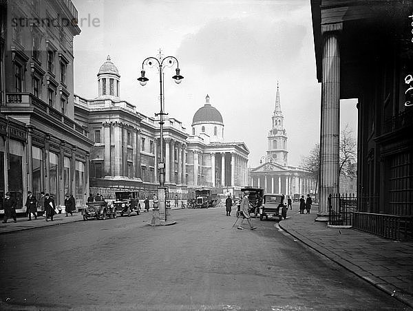 Blick nach Osten auf die Kirche St. Martin-in-the-Fields  Westminster  London  1921. Künstler: Unbekannt