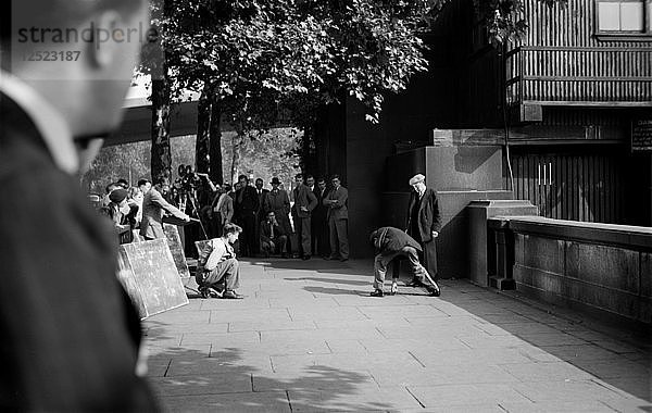 Dreharbeiten auf dem Victoria Embankment  London  ca. 1945-c1965. Künstler: SW Rawlings