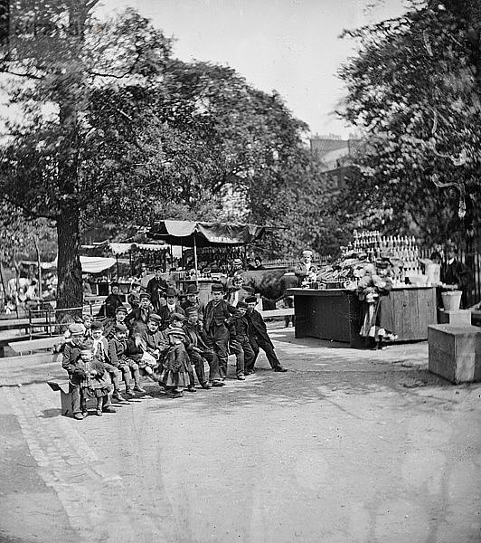 Kinder im St. James Park  London  um 1870-c1900. Künstler: York & Sohn