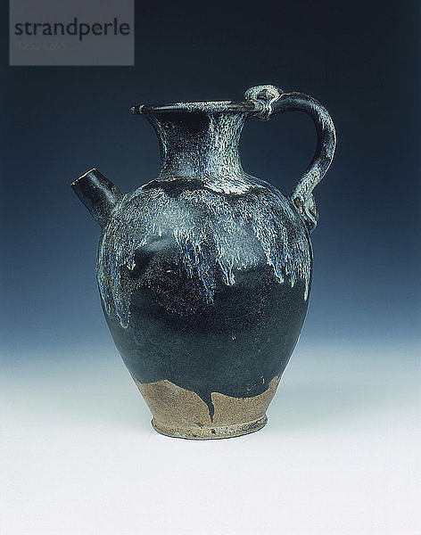 Schwarz glasierte Kanne mit blauen Phosphatierungen  Tang-Dynastie  China  8.-9. Jahrhundert. Künstler: Unbekannt