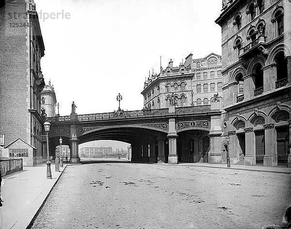 Holborn-Viadukt  City of London  um 1870-1900. Künstler: York & Sohn