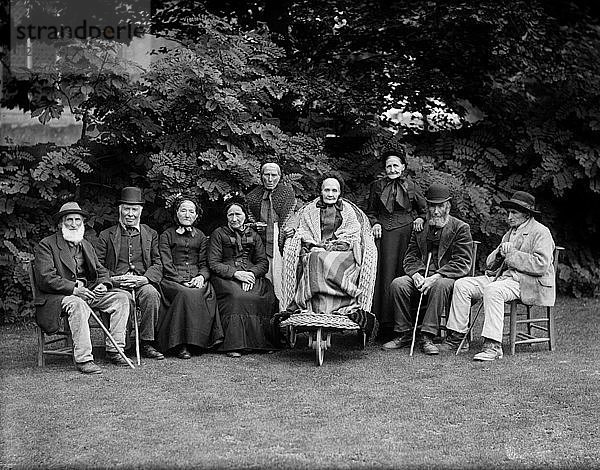 Gruppenbildnis in West Ilsley  Berkshire  ca. 1860-c1922. Künstler: Henry Taunt