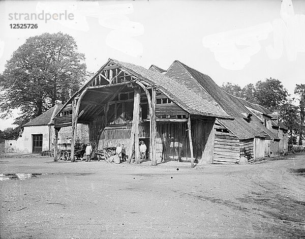Alte Lagerhäuser am Kai  Newbury  Berkshire  ca. 1860 bis 1922. Künstler: Henry Taunt