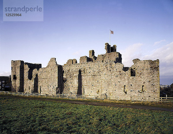 Südliche Vorhangfassade  Middleham Castle  North Yorkshire  1992. Künstler: Unbekannt