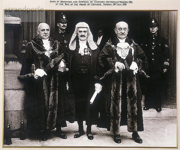 Sheriffs der Stadt London bei der Übergabe einer Petition an das Unterhaus  London  1926. Künstler: Anon
