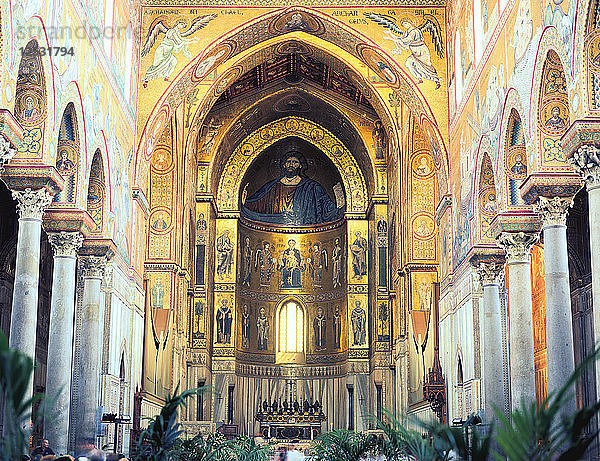 Innenraum der Kathedrale mit Mosaiken  Monreale  Sizilien  Italien
