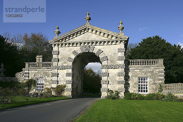 Tor des Fonthill Estate  Wiltshire  2005