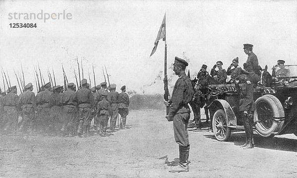 Parade der russischen Truppen vor Alexander Kerenski  Erster Weltkrieg  Juli 1917. Künstler: Unbekannt