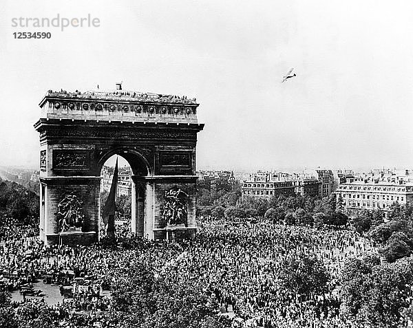 Feierlichkeiten zur Befreiung von Paris  26. August 1944. Künstler: Unbekannt