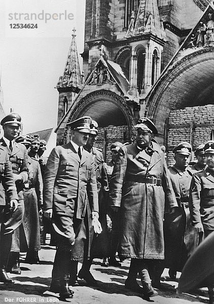 Adolf Hitler besucht die besetzte Stadt Laon  Frankreich  Zweiter Weltkrieg  1940. Künstler: Unbekannt
