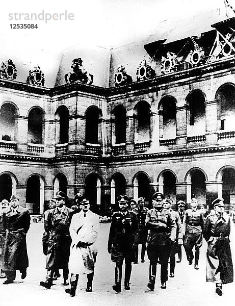 Adolf Hitler besucht die besetzte Stadt Paris  1940. Künstler: Unbekannt