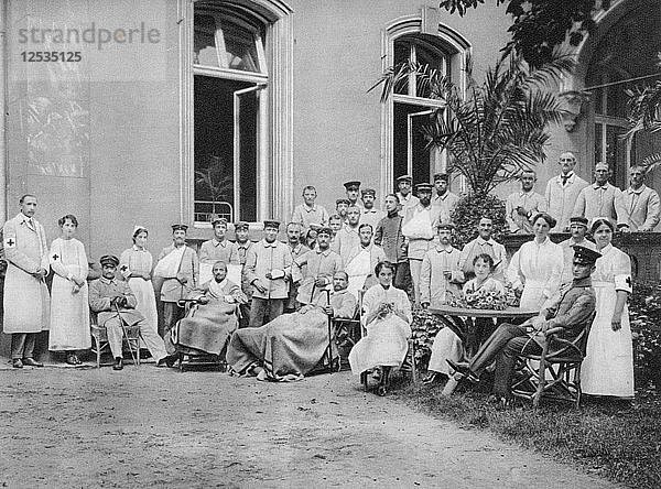 Deutsche Krankenschwestern und Patienten  Frankfurt am Main  Deutschland  Erster Weltkrieg  1915. Künstler: Unbekannt