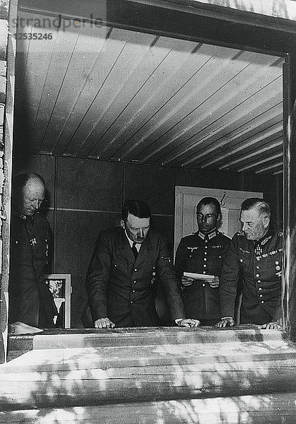 Adolf Hitler während der Invasion in Frankreich  Zweiter Weltkrieg  1940. Künstler: Unbekannt