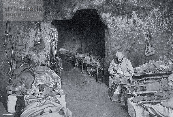 Wohnquartier in einer französischen Höhle  Erster Weltkrieg  1915. Künstler: Unbekannt