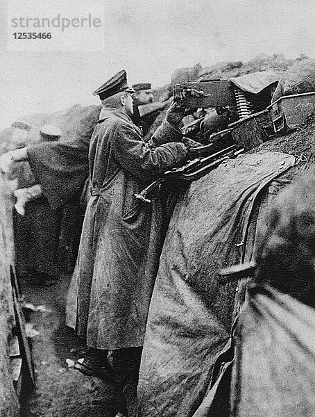 Deutsche Soldaten in einem Schützengraben  Erster Weltkrieg  1915. Künstler: Unbekannt