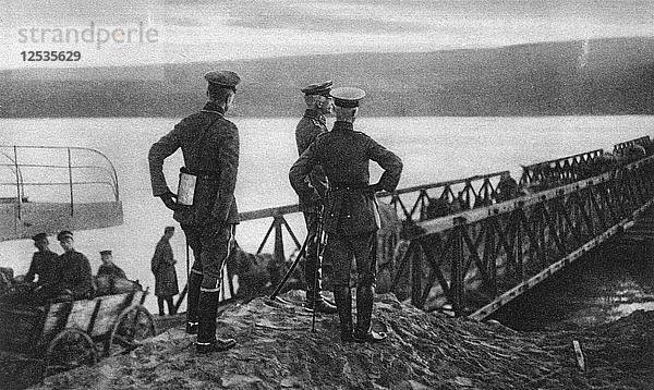 Mackensens Armee überquert die Donau  Rumänien  Erster Weltkrieg  1916. Künstler: Unbekannt