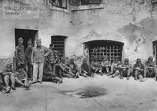 Italienische Gefangene in der Burg von Ljubljana (Laibach)  Erster Weltkrieg  1915. Künstler: Unbekannt