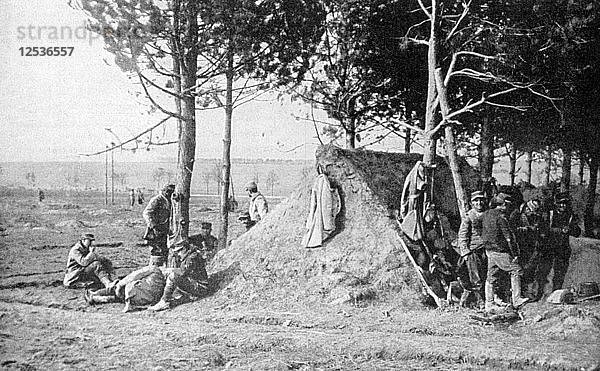 Französische Soldaten ruhen sich nach dem Kampf aus  Region Champagne  Frankreich  Erster Weltkrieg  1915. Künstler: Unbekannt