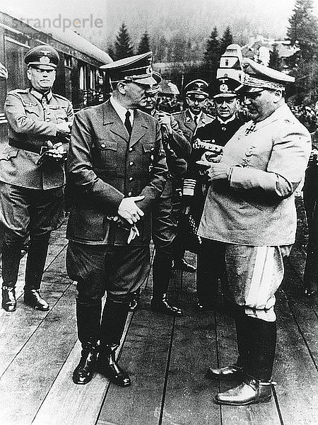 Adolf Hitler und Hermann Göring  Nazi-Führer  Deutschland  20. April 1941. Künstler: Unbekannt