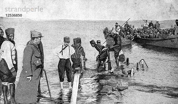 Senegalesische Soldaten bei der Einschiffung an der ägyptischen Küste  Erster Weltkrieg  1915. Künstler: Unbekannt