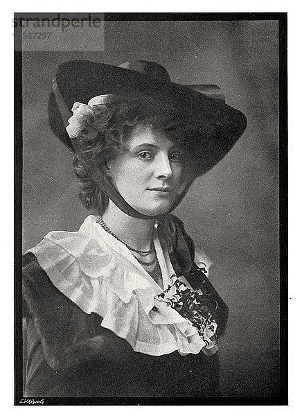 Frau T. Eyre Macklin  1901  Künstler: David Blount