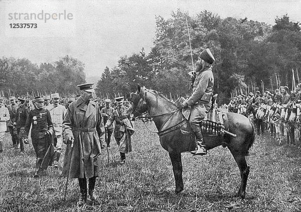 Lord Kitchener inspiziert algerische Truppen  Frankreich  Erster Weltkrieg  16. August 1915. Künstler: Unbekannt