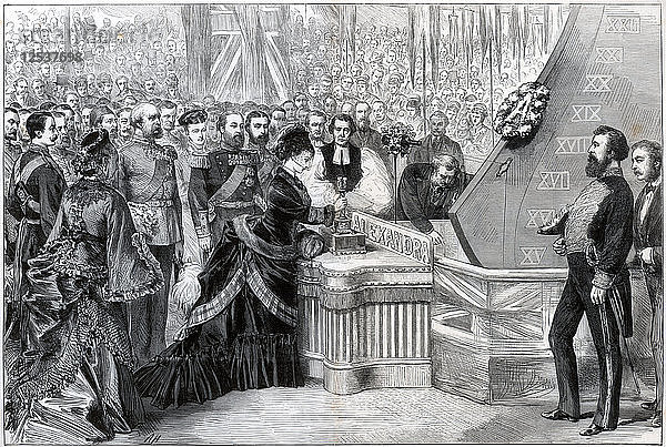 Die Prinzessin von Wales bei der Taufe des neuen Panzerschiffs Alexandra  1875. Künstler: Unbekannt