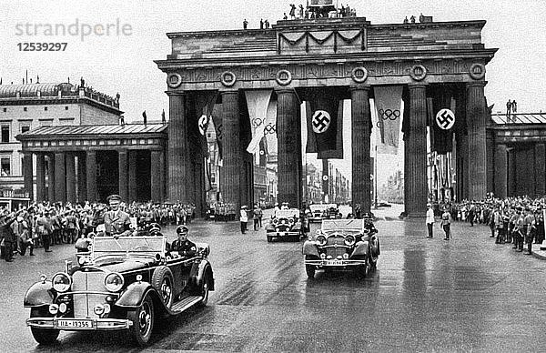 Adolf Hitler  Brandenburger Tor  Spiele der XI. Olympiade  Berlin  1936. Künstler: Unbekannt