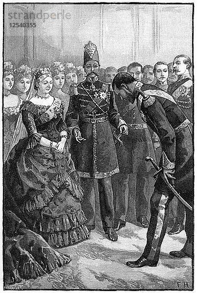 Der Schah von Persien präsentiert Königin Victoria in Windsor seinen Anzug  Mitte/Ende des 19. Jahrhunderts. Künstler: Unbekannt