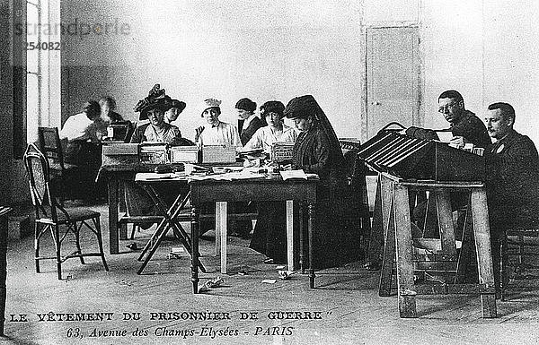 Die Kleidung der Kriegsgefangenen  Champs-Élysées  Paris  Erster Weltkrieg  1914-1918. Künstler: Unbekannt