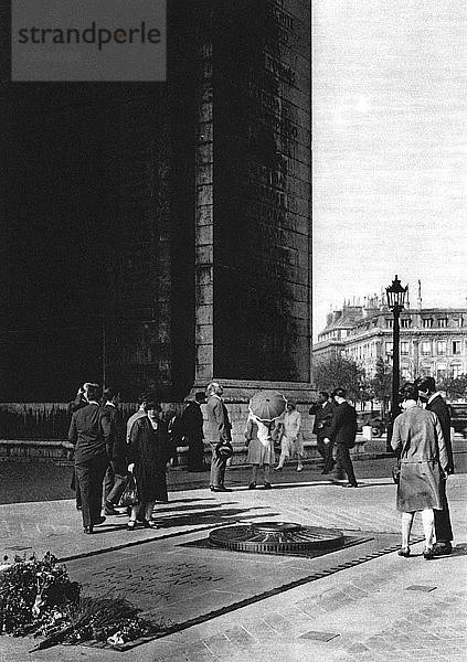 Grabmal des Unbekannten Soldaten  Paris  1931 Künstler: Ernest Flammarion