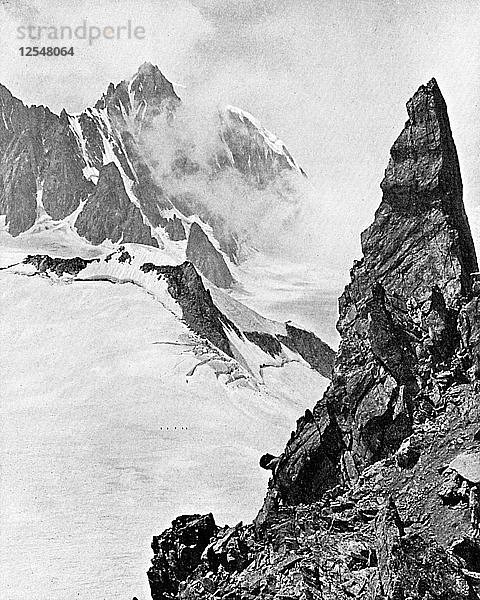 Mont Maudit von der Aiguille Marbrees aus gesehen  Alpen  Anfang des 20. Jahrhunderts. Künstler: Unbekannt