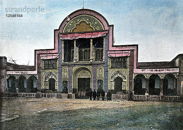 Tor des Schahpalastes  Teheran  um 1890. Künstler: Gillot