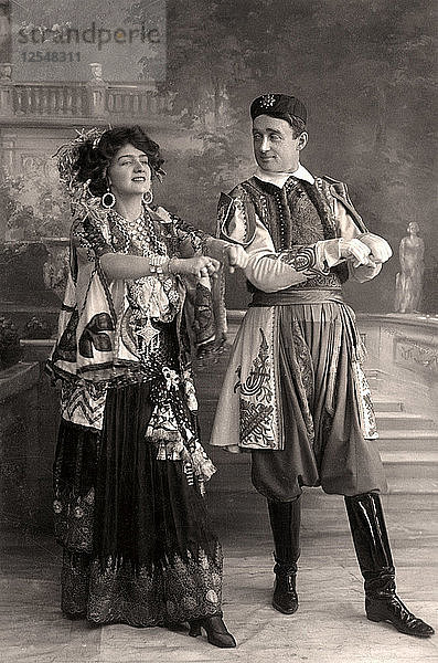 Lily Elsie und Joseph Coyne in Die lustige Witwe  1908  Künstler: Foulsham und Banfield