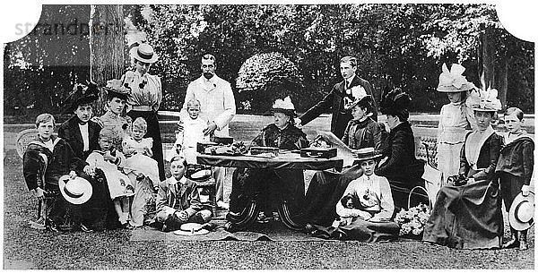 Eine königliche Familienfeier in Osborne House  Isle of Wight  um 1890-1900  (1935). Künstler: Unbekannt