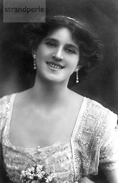 Zena Dare (1887-1975))  englische Schauspielerin  1908.Künstlerin: Foulsham und Banfield