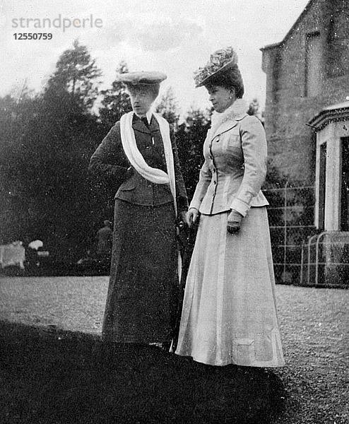 Maria von Teck (1867-1953)  Prinzessin von Wales  mit der Duchesse dAosta  1908: Königin Alexandra