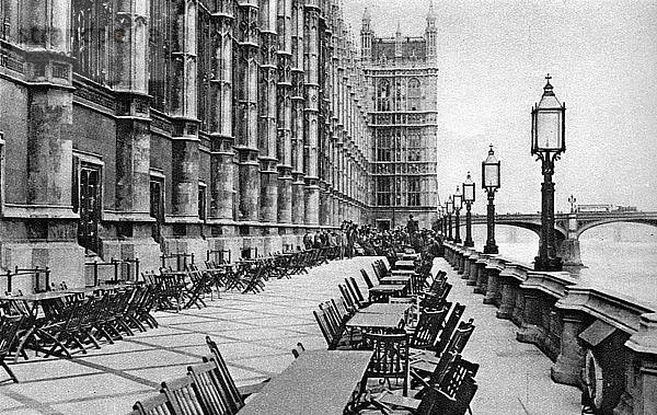 Die Terrasse des Unterhauses  London  1926-1927. Künstler: Unbekannt
