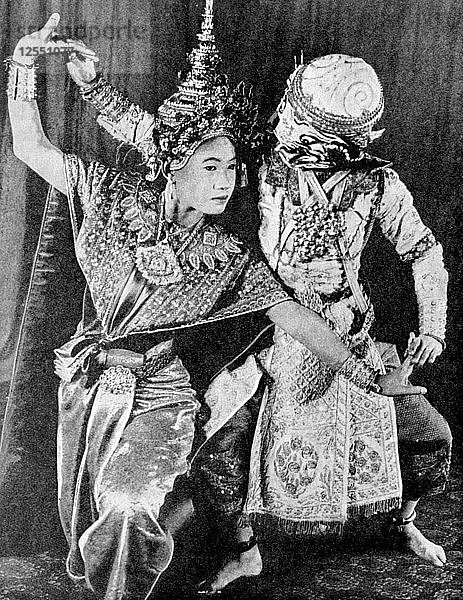 Birmesische Tänzerinnen  1936. Künstler: Fuchs